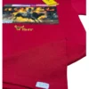 playera 8 sec closeup Una imagen De unas playeras rojas en toma close up donde se ven los detalles de la prenda
