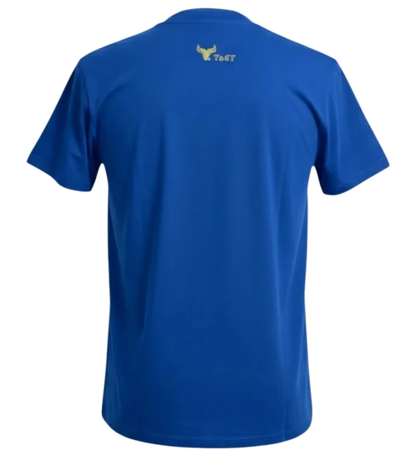 Playera vaquera manga corta En color azul rey vista desde la espalda