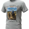una playera vaquera color gris de manga corta con estampado de un padre con su hijo pequeño montando a caballo