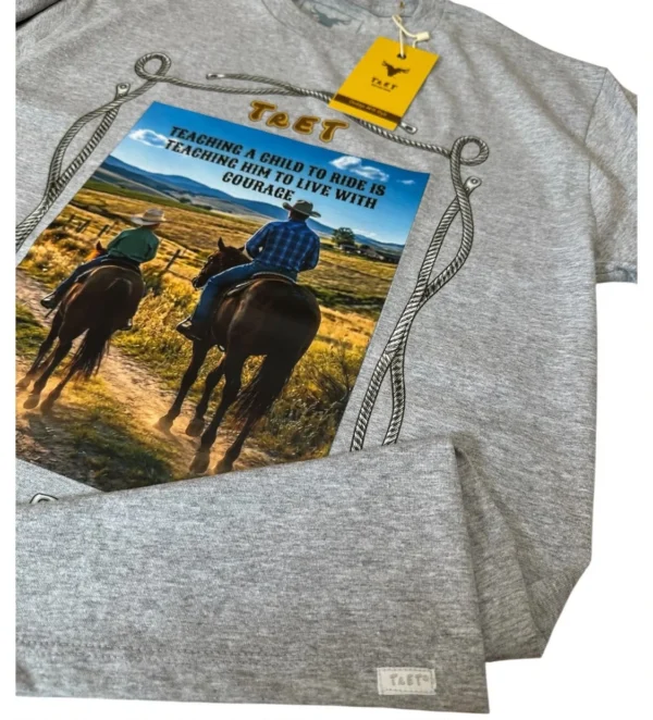 playera vaquera para hombre color gris, una foto de close up para mostrar la textura de la tela y sus detalles