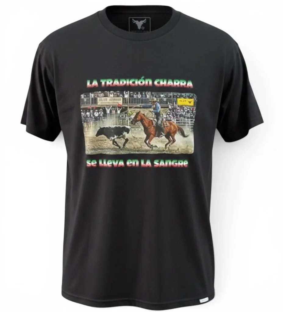 playera vaquera para hombre, negra, manga corta, imagen con leyenda la tradición charra se lleva en la sangre 