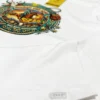 playera wild west closeup Imagen de una playera vaquera Color blanco Con un acercamiento Para ver los detalles de la prenda
