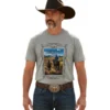 un hombre vaquero y apuesto vistiendo una playera vaquera de manga corta color gris