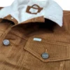 chaleco vaquero para hombre color oro viejo, tela pana con forro de borrega sintética, close up