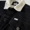 Chaleco negro close up