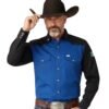 camisa bicolor azul rey un modelo apuesto vistiendo camisa bicolor azul rey con negro