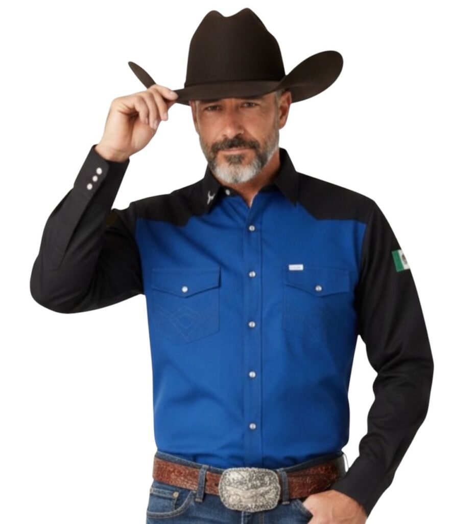 un modelo apuesto vistiendo camisa bicolor azul rey con negro