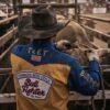 camisa tret modelo bull fighter en acción usada por un jinete profesional de toros