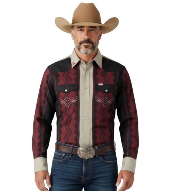 camisa vaquera grecas en color vino con negro y beige , vestida por un vaquero apuesto