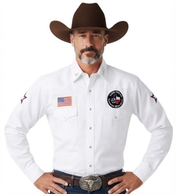 camisa Texas rodeo color blanca con logos bordados tipo parche alisivos a la bandera de Texas