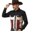 camisa vaquera patchwork negra camisa vaquera patchwork en modelo apuesto