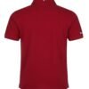 de espaldas la playera polo roja