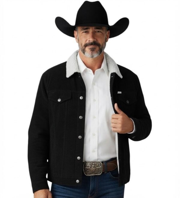 elegante vaquero vistiendo la chamarra negra Chamarra Western con Borrega