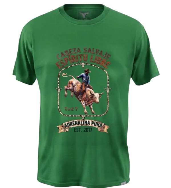 playera vaquera hombre color verde pasto con estampado vintage de monta de toro