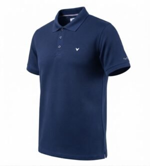 playera vaquera tipo polo azul marino, manga corta con discretos bordados de la marca