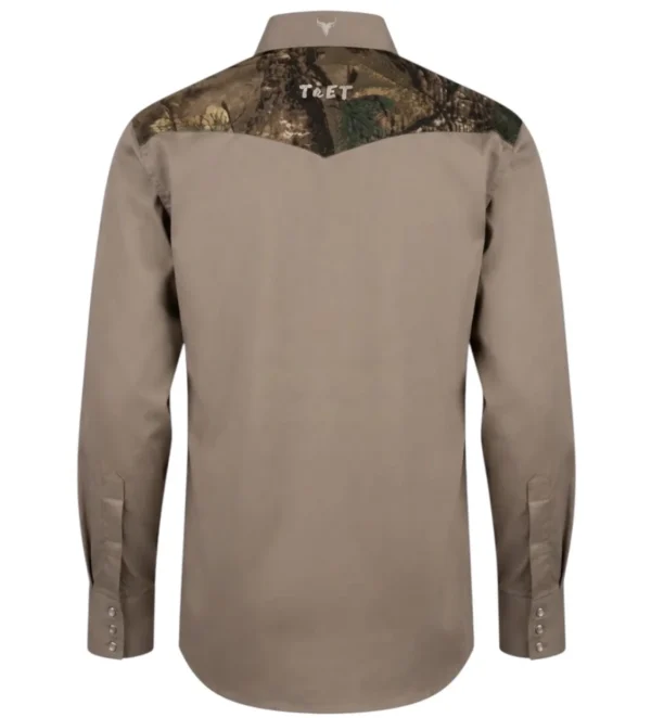 vista trasera de camisa camuflaje